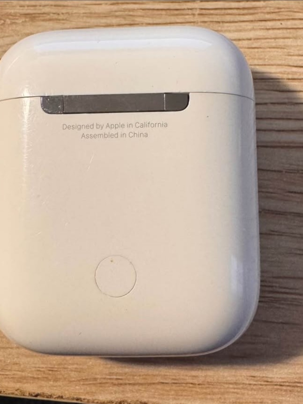 Apple White Earbuds Charging Case with Metal Hinge